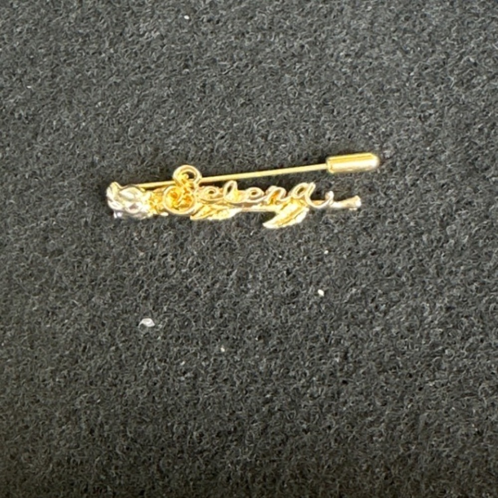 Selena Quintanilla Gold Tone Rose Name Stick Pin Commemorative‎ Fan Jewelry 2in